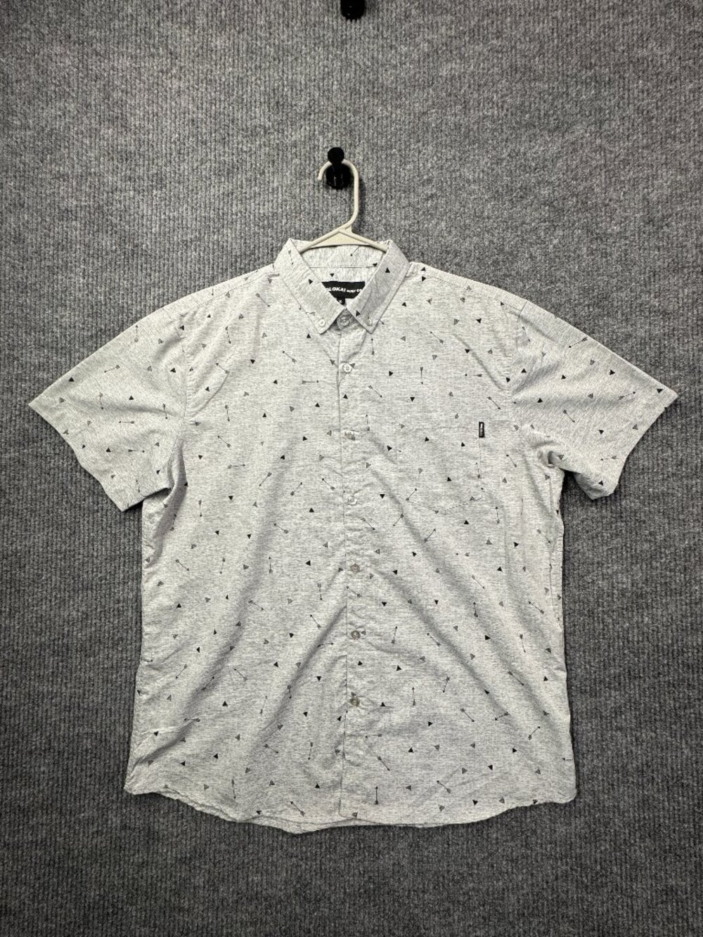 Molokai Surf Co. Shirt Men’s XL Gray Black Arrows Button Down Short Sleeve Top